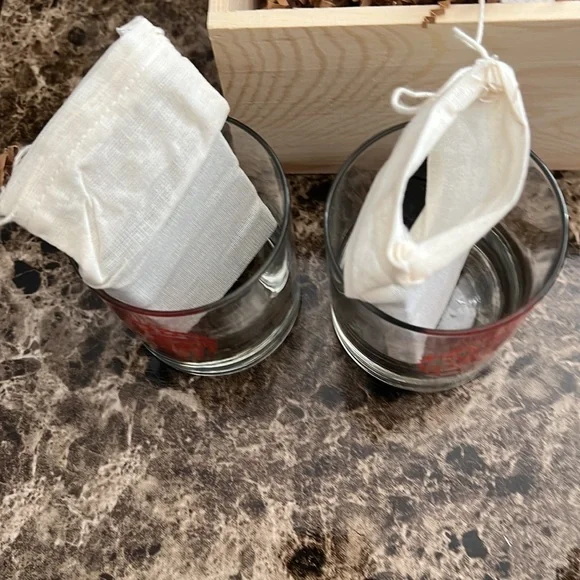 NWOT - Game of Thrones Bar Glass Gift Set - Picture 2 of 8